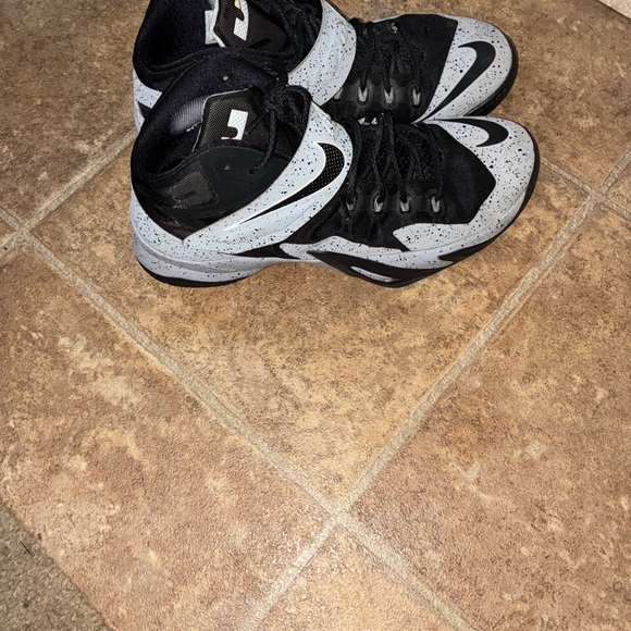 Nike zoom solider vIII basketball shoes LeBron 8’s men’s size 12 - Picture 1 of 5
